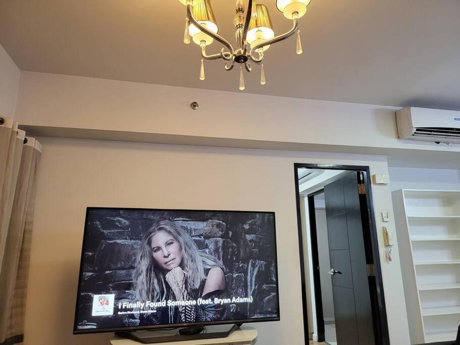 Luxury @ Bgc Sleeps 6 Comfortably Fast Wifi Pool! Appartamento Manila Esterno foto