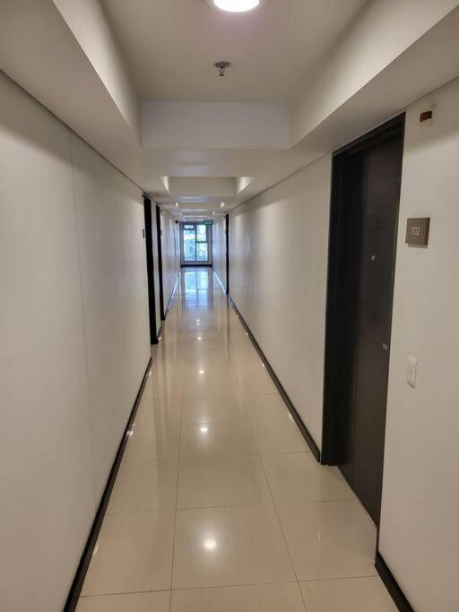 Luxury @ Bgc Sleeps 6 Comfortably Fast Wifi Pool! Appartamento Manila Esterno foto